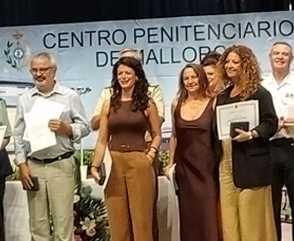 Àngela García Cantero recibe la Medalla al Mérito Penitenciario de Bronce
