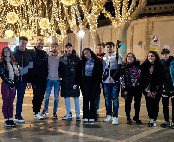 Apoyo integral en el ámbito familiar, coordinación con recursos y vinculación con la comunidad para la integración de inmigrantes